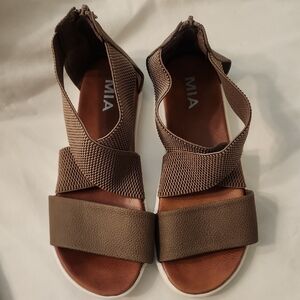 Nwot MIA Women's Khaki Strappy Sandals SZ 5.5